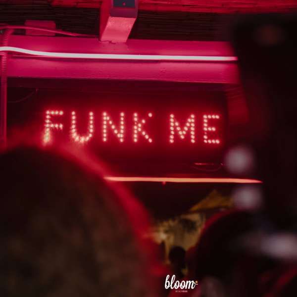 Que Pasa Noche de Fiesta | Bloom Beach Bar